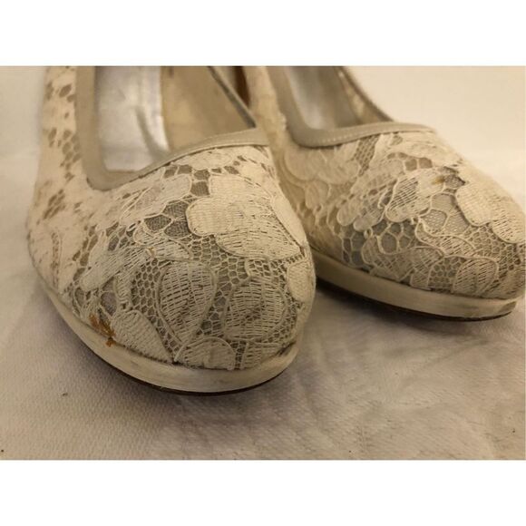 Vintage Stuart Weitzman Ivory Satin Lace Round Toe Wedding Pumps Heels 10 - Picture 13 of 15